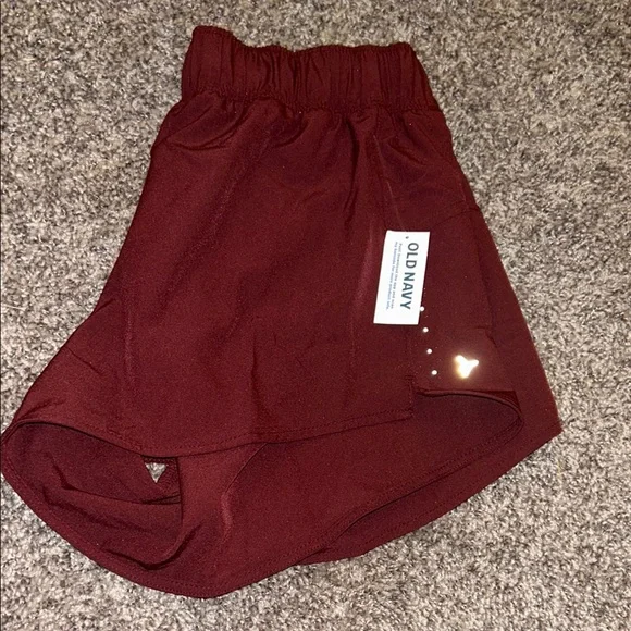 NWT Old Navy Active Shorts Red- Small - Picture 1 of 5